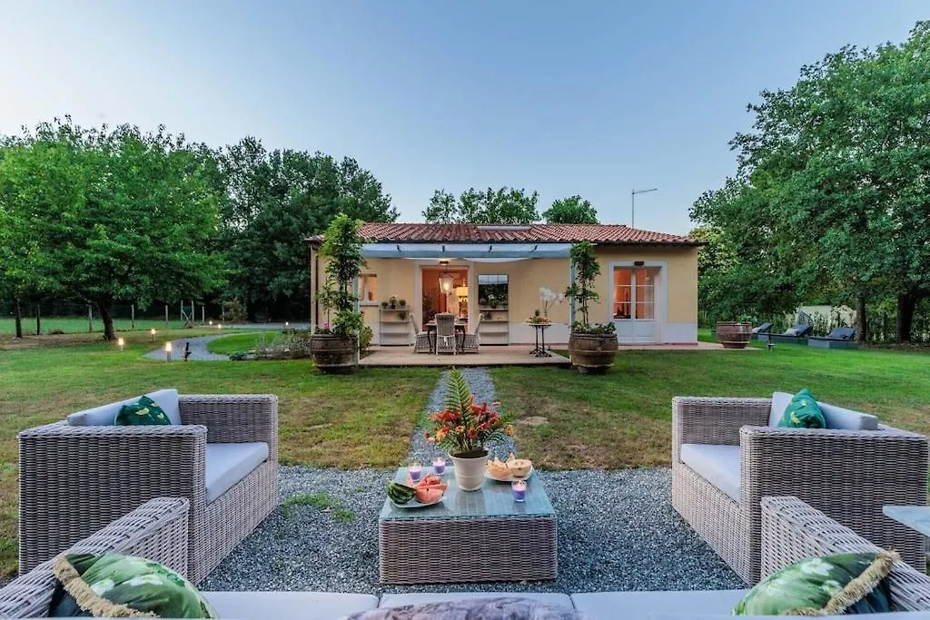 Villa Bassotta, A Charming Cottage Lucca İtalya