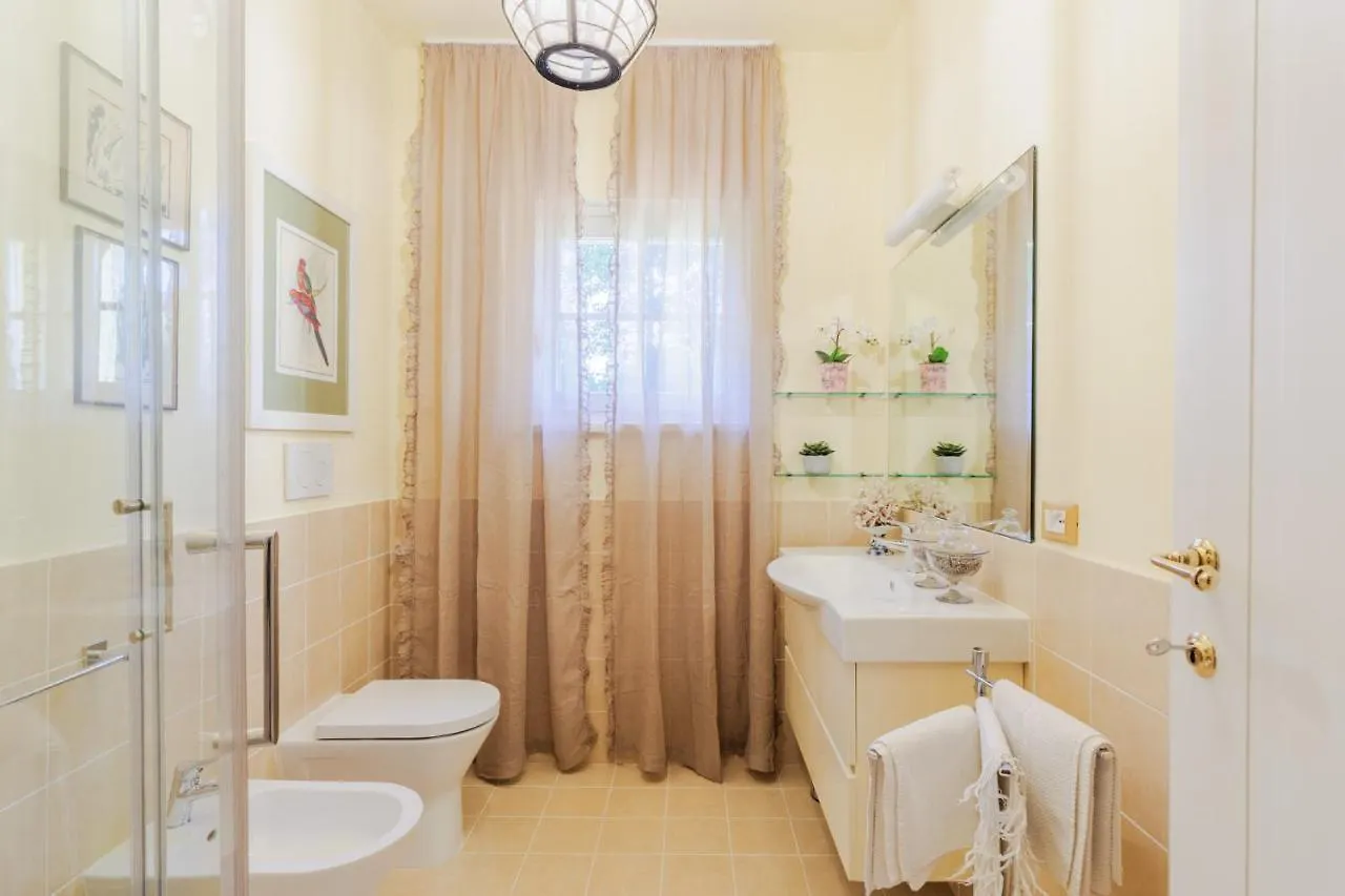 Villa Bassotta, A Charming Cottage Lucca 0*,  İtalya