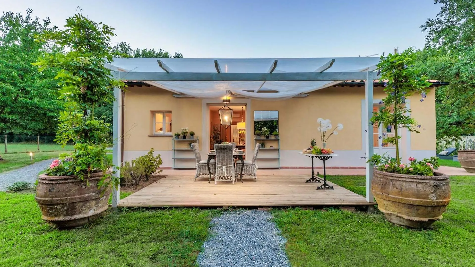Villa Bassotta, A Charming Cottage Lucca 0*,  İtalya
